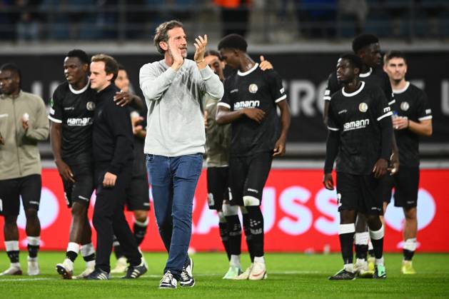 KAA Gent v AGF Aarhus - UEFA Conference League GENT, BELGIUM - OCTOBER 15 : De Mil Rik head coach of KAA Gent players of Gent are greeting the supporters after the victory during the UEFA Conference League 2026 27 League Phase matchday 1 match between KAA Gent and AGF Aarhus on October 15, 2026 in Gent, Belgium, 15 10 2026 Gent Belgium  Copyright: xGvgx