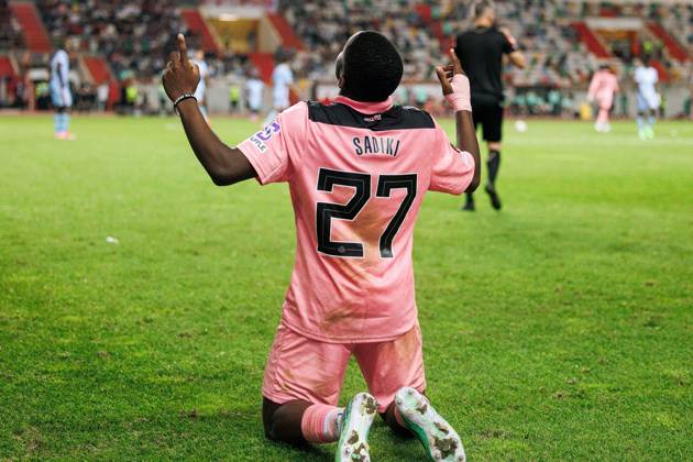 Noah Sadiki of Sunderland celebrates his goal Torreense v Sunderland, UEFA Europa League, Football, Estadio Dr. Magalhaes Pessoa, Leiria, Portugal - 15 Oct 2026Leiria Estadio Dr. Magalhaes Pessoa Portugal  Copyright: xLuisxLoureiro Shutterstockx 17218458cm