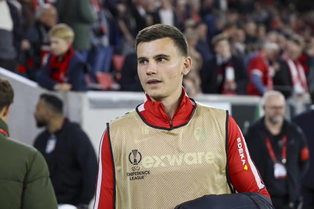 Yannik Engelhardt (SC Freiburg, 16) vor Spielbeginn , Deutschland, Fussball, UEFA Conference League, 1. Spieltag, 2026 2027, SC Freiburg vs. FK Jablonec, 15.10.2026, Freiburg im Breisgau Stadion am Wolfswinkel Deutschland Copyright: xGrantxHubbsx