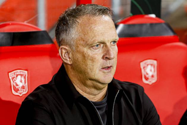 ENSCHEDE - FC Twente head coach John van den Brom ahead of the UEFA Conference League match between FC Twente and FC Thun at De Grolsch Veste on October 15, 2026 in Enschede, the Netherlands. WART BRINKERHOF ANP UEFA Conference League 2026 27 xVIxANPxSportx xMarcelxterxBalsxIVx 572551184 originalFilename: 572551184.jpg