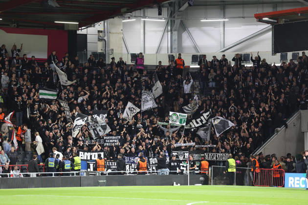 SOCCER - UEFA EL, Bournemouth vs Sturm BOURNEMOUTH,ENGLAND,15.OCT.26 - SOCCER - UEFA Europa League, AFC Bournemouth vs SK Sturm Graz. Image shows fans (Sturm).  GEPAxpictures xChrisxBauer
