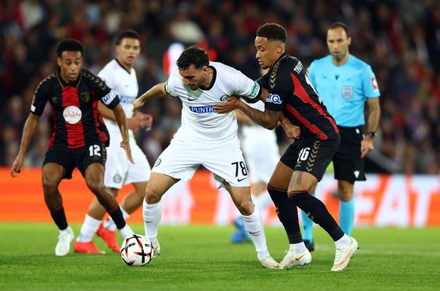 Marcus Tavernier of AFC Bournemouth and Valmir Matoshi of Sturm Graz in action Bournemouth v Sturm Graz, UEFA Europa League, Football, Vitality Stadium, Bournemouth, UK - 15 Oct 2026Bournemouth Vitality Stadium United Kingdom  Copyright: xKieranxMcManus Shutterstockx 17218449n