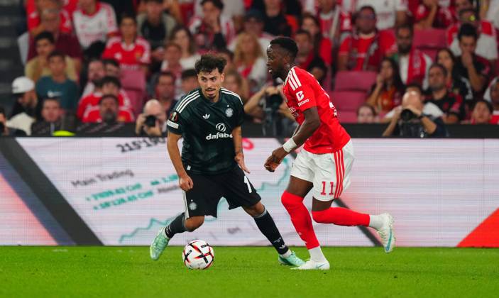 Sebastian Tounekti of Celtic and Dodi Lukebakio of Benfica Benfica v Celtic, UEFA Europa League, Football, Estadio da Luz, Lisbon, Portugal - 15 Oct 2026Lisbon Estadio da Luz Portugal  Copyright: xJavierxGarcia Shutterstockx 17218495u
