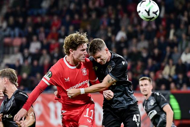 ENSCHEDE , 15Ã10-2026 , Stadium Grolsch Veste , season 2026 2027 , UEFA Conference League football , match between FC Twente and FC Thun , picture shows FC Twente player Daan Rots vs FC Thun player Fabio Fehr Twente - Thun  x208454008x Copyright: