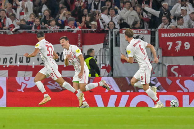 Jubel zum Tor zum 1:0 durch Vincenzo Grifo (SC Freiburg, 32) mit Maximilian Eggestein (SC Freiburg, 08) un dPatrick Osterhage (SC Freiburg, 06) GER, SC Freiburg vs JK Jablonec, Fussball, Uefa Conference League, 1. Spieltag, Saison 2026 2027, 15.10.2026 GER, SC Freiburg vs JK Jablonec, Fussball, Uefa Conference League, 1. Spieltag, Saison 2026 2027, 15.10.2026 Freiburg Copyright: xEibner-Pressefotox EP_THS