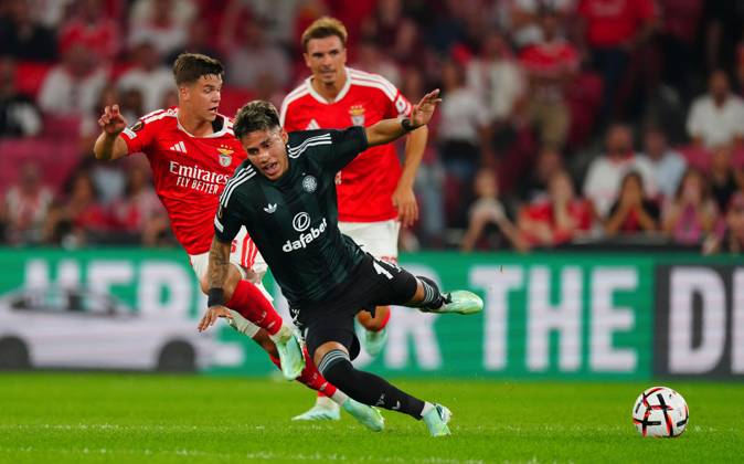 Camilo Duran of Celtic battles with Samuel Dahl of Benfica Benfica v Celtic, UEFA Europa League, Football, Estadio da Luz, Lisbon, Portugal - 15 Oct 2026Lisbon Estadio da Luz Portugal  Copyright: xJavierxGarcia Shutterstockx 17218495w