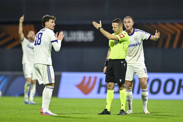 GNK Dinamo v RSC Anderlecht - UEFA Europa League ZAGREB, CROATIA - OCTOBER 15 : Ambros Lukas midfielder of RSC Anderlecht, Aasgaard Thelonious midfielder of RSC Anderlecht talking to referee during the UEFA Europa League 2026 27 League Phase matchday 2 match between GNK Dinamo and RSC Anderlecht on October 15, 2026 in Zagreb, Croatia, 15 10 2026 Zagreb Croatia  Copyright: xNicoxVereeckenx