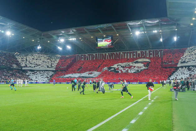 UEFA Conference-League: SC Freiburg vs FK Jablonec, 15.10.2026 SC Freiburg Fan-Choreografie mit Der Traum vom Titel bleibt UEFA Conference-League: SC Freiburg vs FK Jablonec, Europa-Park-Stadion, 15.10.2026 Copyright: xBEAUTIFULxSPORTS Boscox