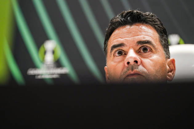 Fussball: Kroatien: UEFA Conference League 2026 2027 - 1. Runde, 15.10.2026 - HNK Hajduk Split vs. AFC Ajax Amsterdam - Stadion Poljud (Split, Kroatien); Pressekonferenz mit Michel (Miguel Angel Sanchez Munoz) (Michel) (AFC Ajax) Copyright: xLUKAxKOLANOVICx