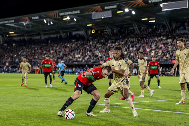 NIJMEGEN - (l-r) NEC Nijmegen midfielder Darko Nejaömic and Levski Sofia midfielder Mehdi Moubarik during the UEFA Europa League match between N.E.C. and Levski Sofia at Stadion De Goffert on 15 October 2026 in Nijmegen, Nederland. (Photo by DeFodi Images) -