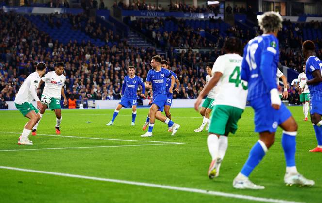 Jack Hinshelwood of Brighton and Hove Albion scores a goal to make the score 2-0. Brighton & Hove Albion v Kauno Zalgiris, UEFA Conference League, Football, American Express Stadium, Brighton, UK - 15 Oct 2026Brighton American Express Stadium United Kingdom  Copyright: xJamesxMarsh Shutterstockx 17218542aq