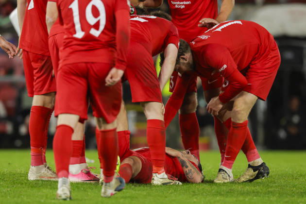Soccer, Conference League 2026 Brann Lincoln Red Imps Bergen 20261015 Brann s Niklas Castro lies down after scoring the 2-1 goal during the Conference League soccer match between SK Brann and Lincoln Red Imps at Brann Stadium. Photo: Paul S. Amundsen, NTB, Bergen, Norway EDITORIAL USE ONLY; RESTRICTED USE FOR BETTING COMPANIES  Copyright: xPaulxS.xAmundsenx xNTBx