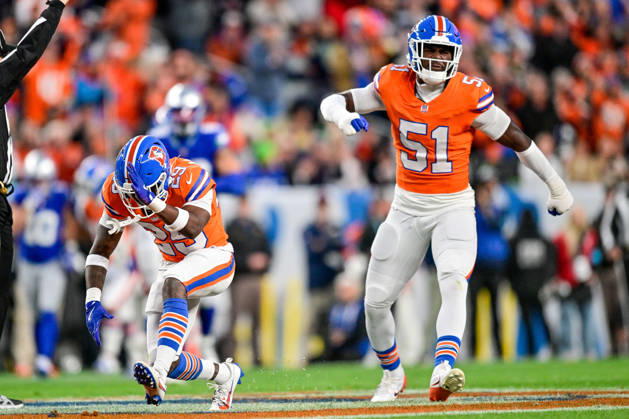 DENVER, CO - OCTOBER 15: Denver Broncos cornerback Ja quan McMillian (29) and linebacker Que Robinson (51) celebrate after a sack in the first quarter during a game between the Seattle Seahawks and the Denver Broncos at Empower Field at Mile High on October 15, 2026 in Denver, Colorado. (Photo by Dustin Bradford Icon Sportswire) NFL, American Football Herren, USA OCT 15 Seahawks at Broncos EDITORIAL USE ONLY Icon132261015007