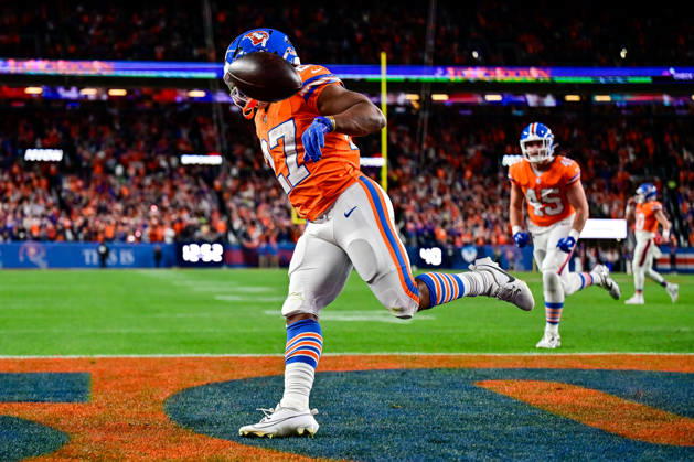 DENVER, CO - OCTOBER 15: Denver Broncos running back J.K. Dobbins (27) celebrates after scoring a second quarter touchdown on a carry during a game between the Seattle Seahawks and the Denver Broncos at Empower Field at Mile High on October 15, 2026 in Denver, Colorado. (Photo by Dustin Bradford Icon Sportswire) NFL, American Football Herren, USA OCT 15 Seahawks at Broncos EDITORIAL USE ONLY Icon132261015038