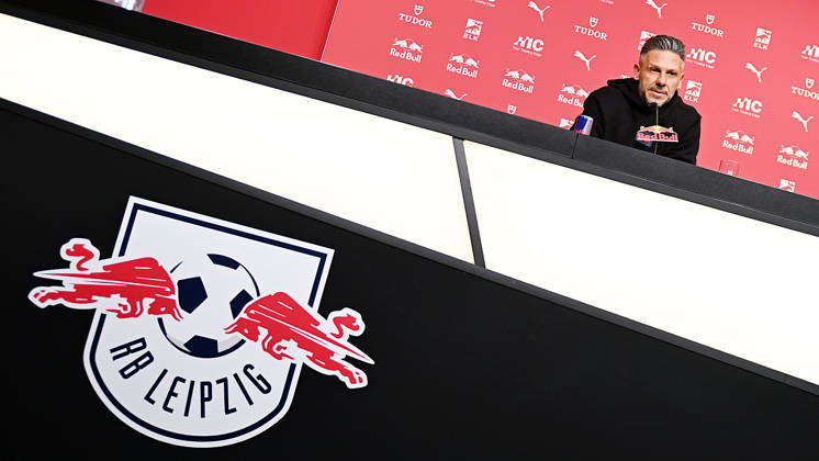 Fußball-Bundesliga Saison 2026 2027, 6. Spieltag, PK RB Leipzig vor Bayern München vs. RB Leipzig (16.10.2026). Martin Demichelis (Trainer RB Leipzig) bei der Pressekonferenz von RB Leipzig vor dem Bundesliga-Spiel bei Bayern München (16.10.2026). Leipzig Sachsen Deutschland Red-Bull-Trainingsgelände am Cottaweg