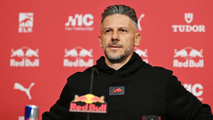Fußball-Bundesliga Saison 2026 2027, 6. Spieltag, PK RB Leipzig vor Bayern München vs. RB Leipzig (16.10.2026). Martin Demichelis (Trainer RB Leipzig) bei der Pressekonferenz von RB Leipzig vor dem Bundesliga-Spiel bei Bayern München (16.10.2026). Leipzig Sachsen Deutschland Red-Bull-Trainingsgelände am Cottaweg