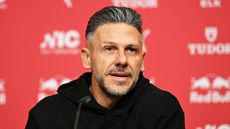 Fußball-Bundesliga Saison 2026 2027, 6. Spieltag, PK RB Leipzig vor Bayern München vs. RB Leipzig (16.10.2026). Martin Demichelis (Trainer RB Leipzig) bei der Pressekonferenz von RB Leipzig vor dem Bundesliga-Spiel bei Bayern München (16.10.2026). Leipzig Sachsen Deutschland Red-Bull-Trainingsgelände am Cottaweg