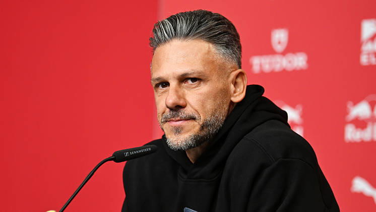 Fußball-Bundesliga Saison 2026 2027, 6. Spieltag, PK RB Leipzig vor Bayern München vs. RB Leipzig (16.10.2026). Martin Demichelis (Trainer RB Leipzig) bei der Pressekonferenz von RB Leipzig vor dem Bundesliga-Spiel bei Bayern München (16.10.2026). Leipzig Sachsen Deutschland Red-Bull-Trainingsgelände am Cottaweg