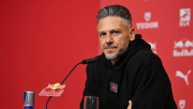 Fußball-Bundesliga Saison 2026 2027, 6. Spieltag, PK RB Leipzig vor Bayern München vs. RB Leipzig (16.10.2026). Martin Demichelis (Trainer RB Leipzig) bei der Pressekonferenz von RB Leipzig vor dem Bundesliga-Spiel bei Bayern München (16.10.2026). Leipzig Sachsen Deutschland Red-Bull-Trainingsgelände am Cottaweg