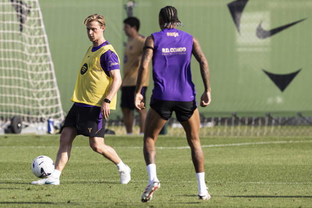 October 16, 2026, Sant Joan Despi, Barcelona, Spain: Frenkie de Jong during the training day of FC Barcelona, Barca ahead the Spanish League, Laliga EA Sports, football match against Real Betis at Ciudad Esportiva Joan Gamper on October 16, 2026 in Sant Joan Despi, Barcelona, Spain. FC Barcelona Training And press conference, PK, Pressekonferenz - LaLiga EA Sports  - ZUMAa181 20261016_zaa_a181_030 Copyright: xJavierxBorregox
