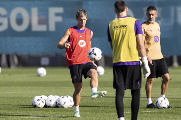 October 16, 2026, Sant Joan Despi, Barcelona, Spain: Dani Olmo during the training day of FC Barcelona, Barca ahead the Spanish League, Laliga EA Sports, football match against Real Betis at Ciudad Esportiva Joan Gamper on October 16, 2026 in Sant Joan Despi, Barcelona, Spain. FC Barcelona Training And press conference, PK, Pressekonferenz - LaLiga EA Sports  - ZUMAa181 20261016_zaa_a181_037 Copyright: xJavierxBorregox