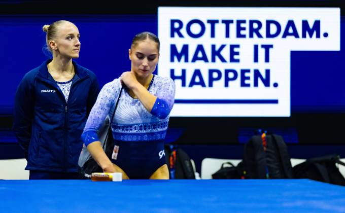 ROTTERDAM - Sanne Wevers and Vera van Pol during podium training at the World Gymnastics Championships in Ahoy Rotterdam. IRIS VAN DEN BROEK ANP xVIxANPxSportx xxANPxIVx 572627982 originalFilename: 572627982.jpg