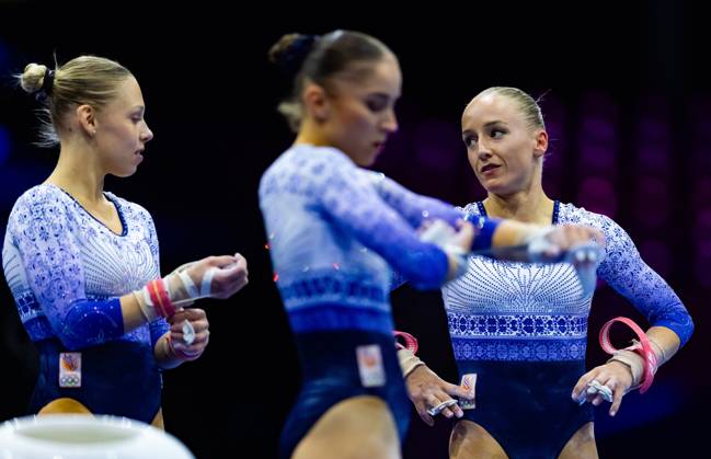 ROTTERDAM - Sanne Wevers, Vera van Pol and Sanna Veerman during podium training at the World Gymnastics Championships in Ahoy Rotterdam. IRIS VAN DEN BROEK ANP xVIxANPxSportx xxANPxIVx 572628118 originalFilename: 572628118.jpg