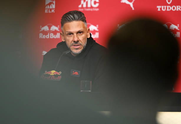 Fußball-Bundesliga Saison 2026 2027, 6. Spieltag, PK RB Leipzig vor Bayern München vs. RB Leipzig (16.10.2026). Martin Demichelis (Trainer RB Leipzig) bei der Pressekonferenz von RB Leipzig vor dem Bundesliga-Spiel bei Bayern München (16.10.2026). Leipzig Sachsen Deutschland Red-Bull-Trainingsgelände am Cottaweg