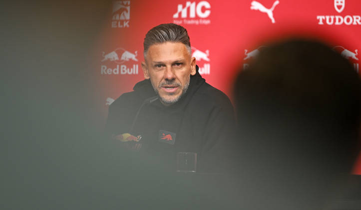 Fußball-Bundesliga Saison 2026 2027, 6. Spieltag, PK RB Leipzig vor Bayern München vs. RB Leipzig (16.10.2026). Martin Demichelis (Trainer RB Leipzig) bei der Pressekonferenz von RB Leipzig vor dem Bundesliga-Spiel bei Bayern München (16.10.2026). Leipzig Sachsen Deutschland Red-Bull-Trainingsgelände am Cottaweg