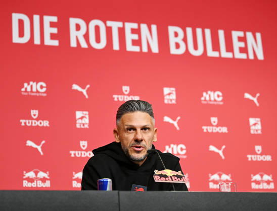 Fußball-Bundesliga Saison 2026 2027, 6. Spieltag, PK RB Leipzig vor Bayern München vs. RB Leipzig (16.10.2026). Martin Demichelis (Trainer RB Leipzig) bei der Pressekonferenz von RB Leipzig vor dem Bundesliga-Spiel bei Bayern München (16.10.2026). Leipzig Sachsen Deutschland Red-Bull-Trainingsgelände am Cottaweg