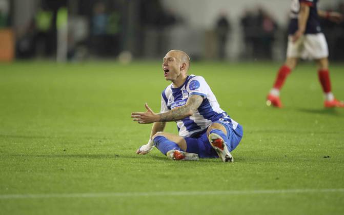 Foto : skeptische Miene bei ... Jon Dragur THORSTEINSSON (Hertha) Fussball 2. Bundesliga , 2. Spieltag am Fr. 16.10.2026 Holstein Kiel - Hertha BSC