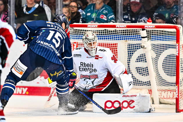 Joonas Nättinen (Iserlohn Roosters, 15) Janne Juvonen (Kölner Haie, 30)0, GER, Iserlohn Roosters vs. Koeler Haie, Eishockey, Penny-DEL, 9. Spieltag, Spielzeit 2026 2027, 16.10.2026, GER, Iserlohn Roosters vs. Koeler Haie, Eishockey, Penny-DEL, 9. Spieltag, Spielzeit 2026 2027, 16.10.2026 Iserlohn Copyright: xJonasxBrockmann Eibner-Pressefotx EP_JBN