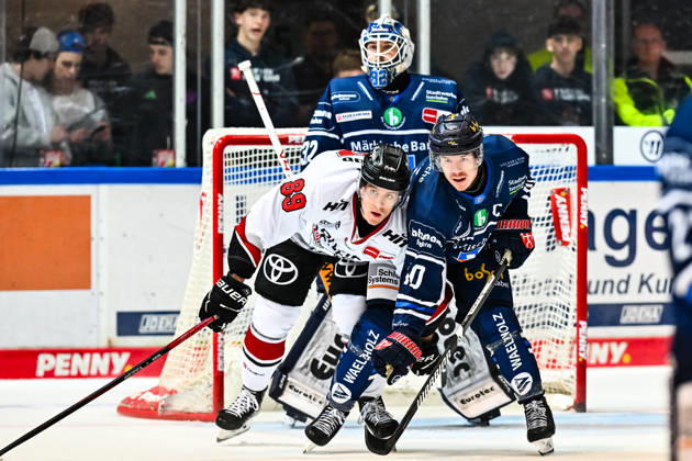 Hendrik Hane (Iserlohn Roosters, 32) Tyler Boland (Iserlohn Roosters, 10) Gregor MacLeod (Kölner Haie, 89), GER, Iserlohn Roosters vs. Koeler Haie, Eishockey, Penny-DEL, 9. Spieltag, Spielzeit 2026 2027, 16.10.2026, GER, Iserlohn Roosters vs. Koeler Haie, Eishockey, Penny-DEL, 9. Spieltag, Spielzeit 2026 2027, 16.10.2026 Iserlohn Copyright: xJonasxBrockmann Eibner-Pressefotx EP_JBN