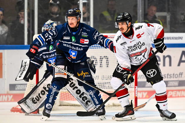 Emil Johansson (Iserlohn Roosters, 57) Daniel Fischbuch (Kölner Haie, 71), GER, Iserlohn Roosters vs. Koeler Haie, Eishockey, Penny-DEL, 9. Spieltag, Spielzeit 2026 2027, 16.10.2026, GER, Iserlohn Roosters vs. Koeler Haie, Eishockey, Penny-DEL, 9. Spieltag, Spielzeit 2026 2027, 16.10.2026 Iserlohn Copyright: xJonasxBrockmann Eibner-Pressefotx EP_JBN