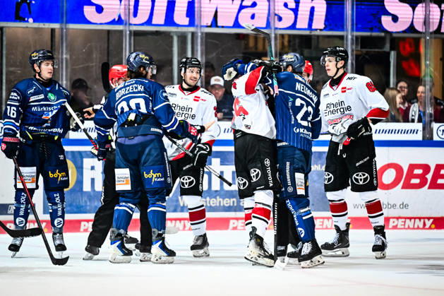 Daniel Neumann (Iserlohn Roosters, 22) Kevin Niedenz (Kölner Haie, 46) Jakub Borzecki (Iserlohn Roosters, 29), GER, Iserlohn Roosters vs. Koeler Haie, Eishockey, Penny-DEL, 9. Spieltag, Spielzeit 2026 2027, 16.10.2026, GER, Iserlohn Roosters vs. Koeler Haie, Eishockey, Penny-DEL, 9. Spieltag, Spielzeit 2026 2027, 16.10.2026 Iserlohn Copyright: xJonasxBrockmann Eibner-Pressefotx EP_JBN