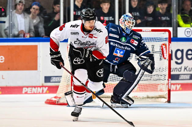 Louis-Marc Aubry (Kölner Haie, 15) Hendrik Hane (Iserlohn Roosters, 32), GER, Iserlohn Roosters vs. Koeler Haie, Eishockey, Penny-DEL, 9. Spieltag, Spielzeit 2026 2027, 16.10.2026, GER, Iserlohn Roosters vs. Koeler Haie, Eishockey, Penny-DEL, 9. Spieltag, Spielzeit 2026 2027, 16.10.2026 Iserlohn Copyright: xJonasxBrockmann Eibner-Pressefotx EP_JBN