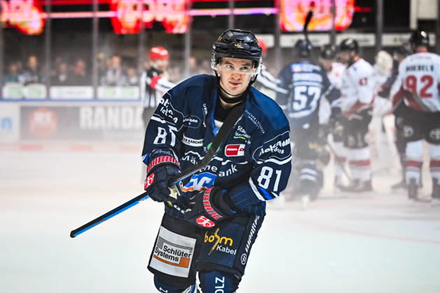 Torjubel, Jubel, Freude bei Torschütze Mac Hollowell (Iserlohn Roosters, 81), GER, Iserlohn Roosters vs. Koeler Haie, Eishockey, Penny-DEL, 9. Spieltag, Spielzeit 2026 2027, 16.10.2026, GER, Iserlohn Roosters vs. Koeler Haie, Eishockey, Penny-DEL, 9. Spieltag, Spielzeit 2026 2027, 16.10.2026 Iserlohn Copyright: xJonasxBrockmann Eibner-Pressefotx EP_JBN