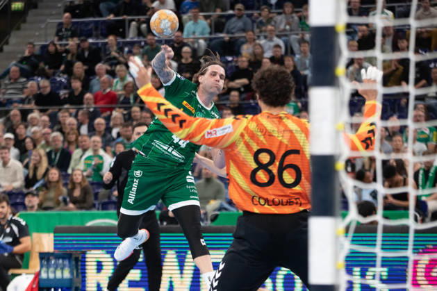 Handball, HBL2: SC DHfK Leipzig - ASV Hamm-Westfalen; 16.10.2026 Dean Bombac (44, SC DHfK Leipzig) wirft gegen Torwart Marcos Vinicios Colodeti (86, ASV Hamm-Westfalen). Handball, 2. Bundesliga, Saison 2026 2027, 8. Spieltag: SC DHfK Leipzig vs. ASV Hamm-Westfalen am 16.10.2026 in der Quarterback Immobilien Arena Leipzig. Copyright: xBEAUTIFULxSPORTS JanxKaeferx