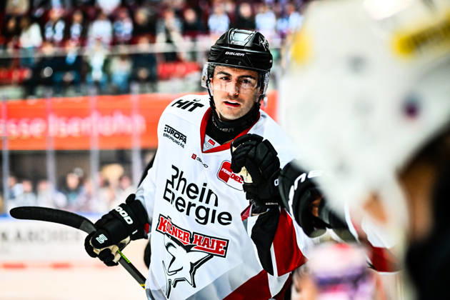 Torjubel, Jubel, Freude bei Torschütze Maximilian Kammerer (Kölner Haie, 9), GER, Iserlohn Roosters vs. Koeler Haie, Eishockey, Penny-DEL, 9. Spieltag, Spielzeit 2026 2027, 16.10.2026, GER, Iserlohn Roosters vs. Koeler Haie, Eishockey, Penny-DEL, 9. Spieltag, Spielzeit 2026 2027, 16.10.2026 Iserlohn Copyright: xJonasxBrockmann Eibner-Pressefotx EP_JBN