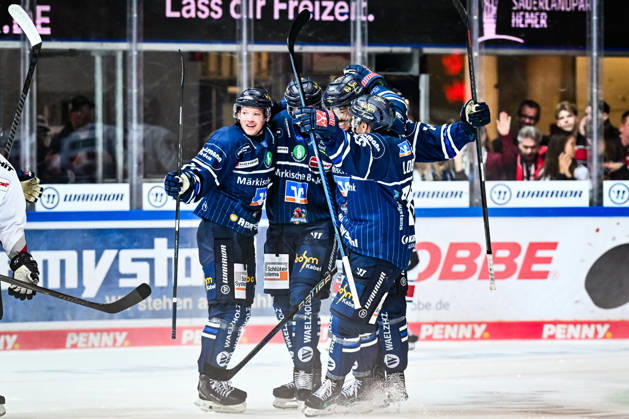 Torjubel, Jubel, Freude bei Torschütze Julian Napravnik (Iserlohn Roosters, 75), GER, Iserlohn Roosters vs. Koeler Haie, Eishockey, Penny-DEL, 9. Spieltag, Spielzeit 2026 2027, 16.10.2026, GER, Iserlohn Roosters vs. Koeler Haie, Eishockey, Penny-DEL, 9. Spieltag, Spielzeit 2026 2027, 16.10.2026 Iserlohn Copyright: xJonasxBrockmann Eibner-Pressefotx EP_JBN