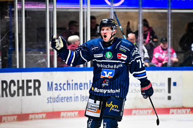 Torjubel, Jubel, Freude bei Torschütze Julian Napravnik (Iserlohn Roosters, 75), GER, Iserlohn Roosters vs. Koeler Haie, Eishockey, Penny-DEL, 9. Spieltag, Spielzeit 2026 2027, 16.10.2026, GER, Iserlohn Roosters vs. Koeler Haie, Eishockey, Penny-DEL, 9. Spieltag, Spielzeit 2026 2027, 16.10.2026 Iserlohn Copyright: xJonasxBrockmann Eibner-Pressefotx EP_JBN
