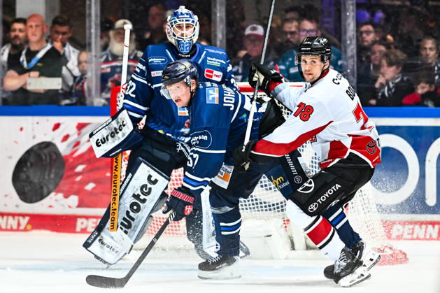 Dominik Bokk (Kölner Haie, 78) Emil Johansson (Iserlohn Roosters, 57) Hendrik Hane (Iserlohn Roosters, 32), GER, Iserlohn Roosters vs. Koeler Haie, Eishockey, Penny-DEL, 9. Spieltag, Spielzeit 2026 2027, 16.10.2026, GER, Iserlohn Roosters vs. Koeler Haie, Eishockey, Penny-DEL, 9. Spieltag, Spielzeit 2026 2027, 16.10.2026 Iserlohn Copyright: xJonasxBrockmann Eibner-Pressefotx EP_JBN