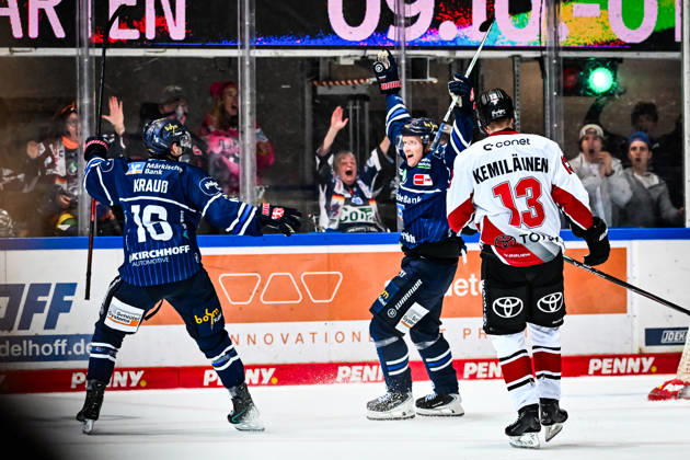Torjubel, Jubel, Freude bei Torschütze Emil Johansson (Iserlohn Roosters, 57) Johannes Krauss (Iserlohn Roosters, 16), GER, Iserlohn Roosters vs. Koeler Haie, Eishockey, Penny-DEL, 9. Spieltag, Spielzeit 2026 2027, 16.10.2026, GER, Iserlohn Roosters vs. Koeler Haie, Eishockey, Penny-DEL, 9. Spieltag, Spielzeit 2026 2027, 16.10.2026 Iserlohn Copyright: xJonasxBrockmann Eibner-Pressefotx EP_JBN