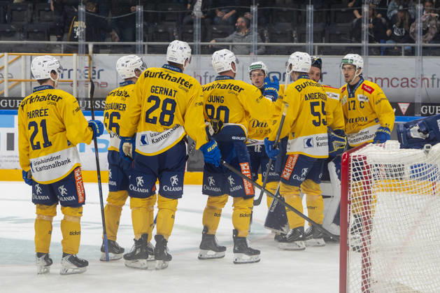 LUGANO, SWITZERLAND - OCTOBER 16: HCD celebrates victory during the game between HC Lugano v HC Davos at the Corner Arena on October 16, 2026 in Lugano, Switzerland. Lugano Ticino Switzerland Copyright: xJustPictures.ch JarixPestelaccix jp-en-EuSpIm-JP6_JAr_NL_HCL_HCDavos_16Ott2026_000226