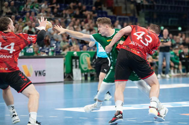 Handball, HBL2: SC DHfK Leipzig - ASV Hamm-Westfalen; 16.10.2026 Fritz-Leon Haake (6, SC DHfK Leipzig) mit einem Abspiel. Handball, 2. Bundesliga, Saison 2026 2027, 8. Spieltag: SC DHfK Leipzig vs. ASV Hamm-Westfalen am 16.10.2026 in der Quarterback Immobilien Arena Leipzig. Copyright: xBEAUTIFULxSPORTS JanxKaeferx