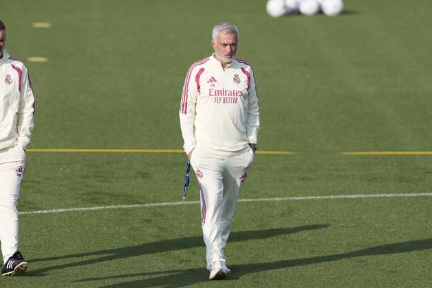 October 17, 2026, Madrid, Spain: Coach Jose Mourinho (Real Madrid CF) looks on during a training session on the eve of the LaLiga EA SPORTS 2026 2027 match between Real Madrid CF and Sevilla FC..Real Madrid CF is holding its final training session and press conference, PK, Pressekonferenz ahead of its ninth LaLiga game. LaLiga EA SPORTS 2026 2027 - Real Madrid CF Press Conference And Training Session In Madrid, Spain - 17 Oct 2026  - ZUMAs197 20261017_aaa_s197_025 Copyright: xFedericoxTitonex
