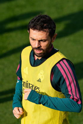 October 17, 2026, Valdebebas, Madrid, Spain: Bernardo Silva during the training day of Real Madrid ahead the Spanish League, LaLiga EA Sports, football match against Sevilla FC at Ciudad Deportiva Real Madrid on October 17, 2026, in Valdebebas, Madrid, Spain. Real Madrid Training And press conference, PK, Pressekonferenz - LaLiga Ea Sports - ZUMAa181 20261017_zaa_a181_041 Copyright: xDennisxAgyemanx