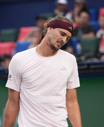 (261017) -- SHANGHAI, Oct. 17, 2026 -- Alexander Zverev reacts during the men s singles semifinal between Alexander Zverev of Germany and Alejandro Davidovich Fokina of Spain at the 2026 ATP, Tennis Herren tour Shanghai Masters tennis tournament in Shanghai, China, Oct. 17, 2026. ) (SP)CHINA-SHANGHAI-TENNIS-SHANGHAI MASTERS-MEN S SINGLES (CN) DingxTing 