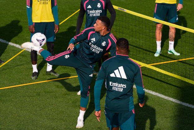 October 17, 2026, Valdebebas, Madrid, Spain: Kylian Mbappe during the training day of Real Madrid ahead the Spanish League, LaLiga EA Sports, football match against Sevilla FC at Ciudad Deportiva Real Madrid on October 17, 2026, in Valdebebas, Madrid, Spain. Real Madrid Training And press conference, PK, Pressekonferenz - LaLiga Ea Sports - ZUMAa181 20261017_zaa_a181_084 Copyright: xDennisxAgyemanx