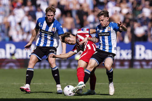 October 17, 2026, Cornella, Barcelona, SPAIN: Kang-in Lee of Atletico de Madrid and Pol Lozano of RCD Espanyol compete for the ball during the Spanish league, LaLiga EA Sports, football match played between RCD Espanyol and Atletico de Madrid at RCDE Stadium on October 17, 2026 in Cornella, Spain. RCD Espanyol V Atletico De Madrid - LaLiga EA Sports  - ZUMAa181 20261017_zaa_a181_134 Copyright: xJavierxBorregox